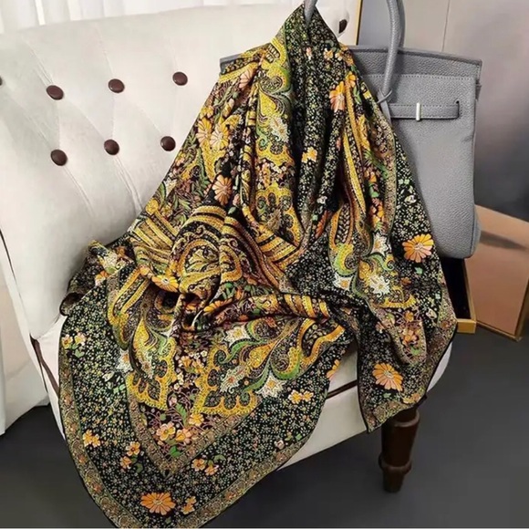 NWT High Quality Silk Scarf Shawl Green Yellow Printed Classic - Picture 1 of 1